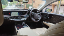 Lexus LS500h iパッケージ